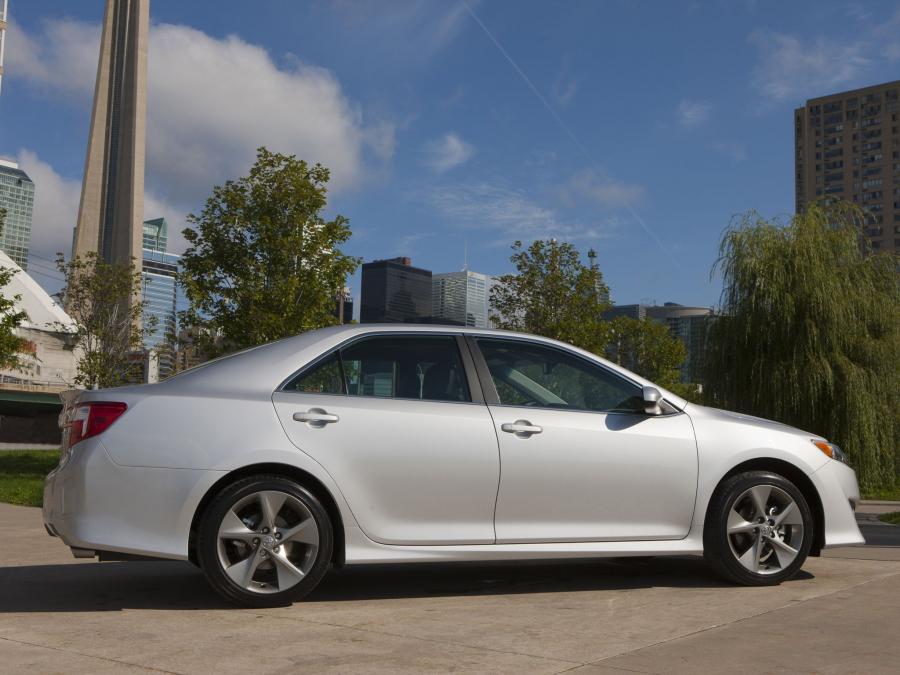  Toyota Camry SE 2011 года  (фото 3 из 16)